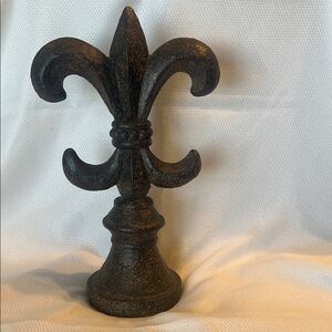 Fleur de lis decor